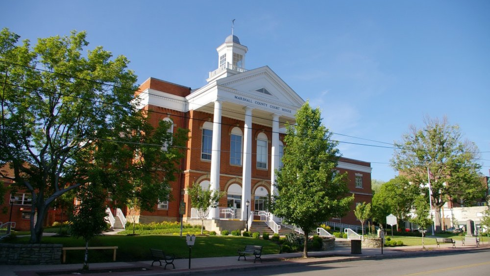 Marshall County Courthouse photo by John Deacon